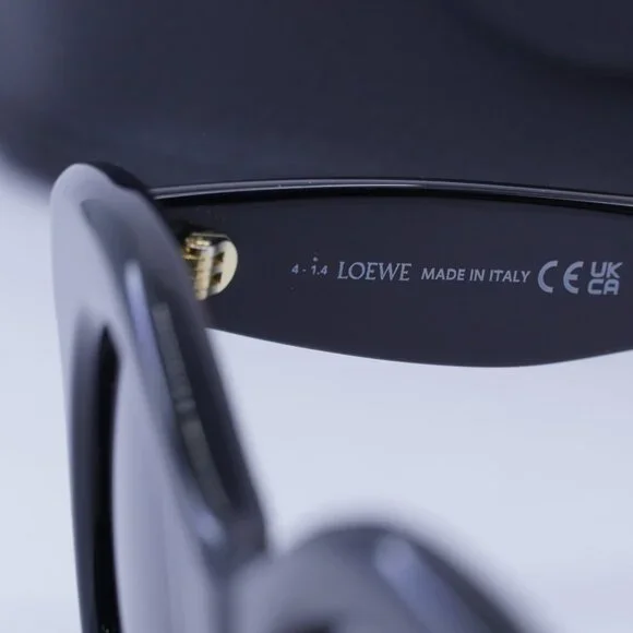 Loewe LW40126I 01A Round Sunglasses – Black\\Grey Loewe LW40126I 01A Sunglasses Black Round Frame, Grey Lenses main image 3